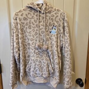 Bluey Women’s Graphic Pullover Hoodie Sweatshirt Tan Leopard Print Fuzzy XS